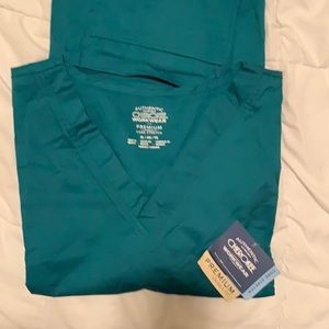 Size Medium Scrub top